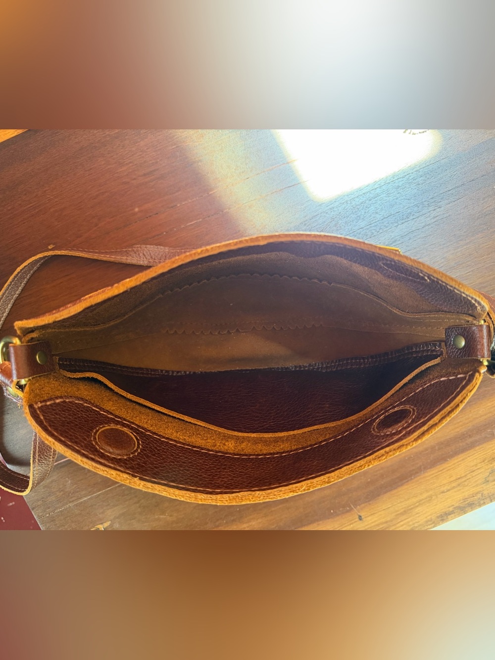 Portland Leather - Koala Medium - Nutmeg Crossbody Bag - Picture 4 of 8